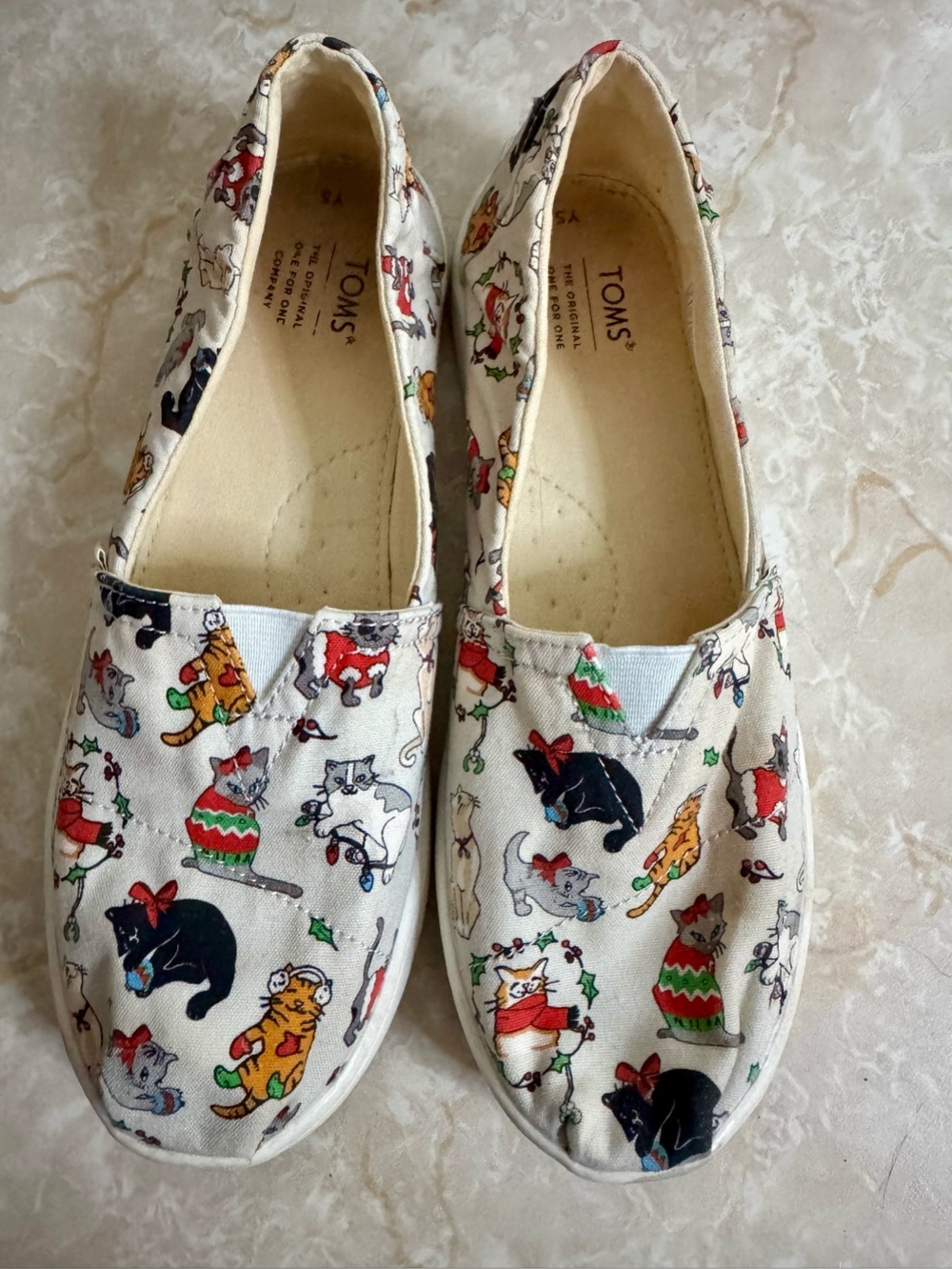TOMS Belmont Holiday Cats Print Light Grey Canvas Slip-On Shoes
